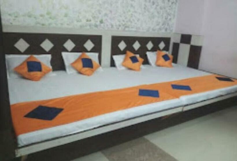 Четырехместный Номер Superior, Grg Kunj Residency Mathura Near Railway Juction 950m