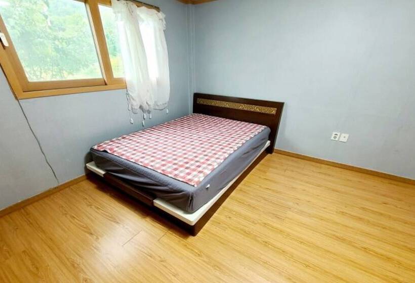 スタンダードルーム, Gapyeong Chorok Jeongwon Gyegok Dokchae Pension
