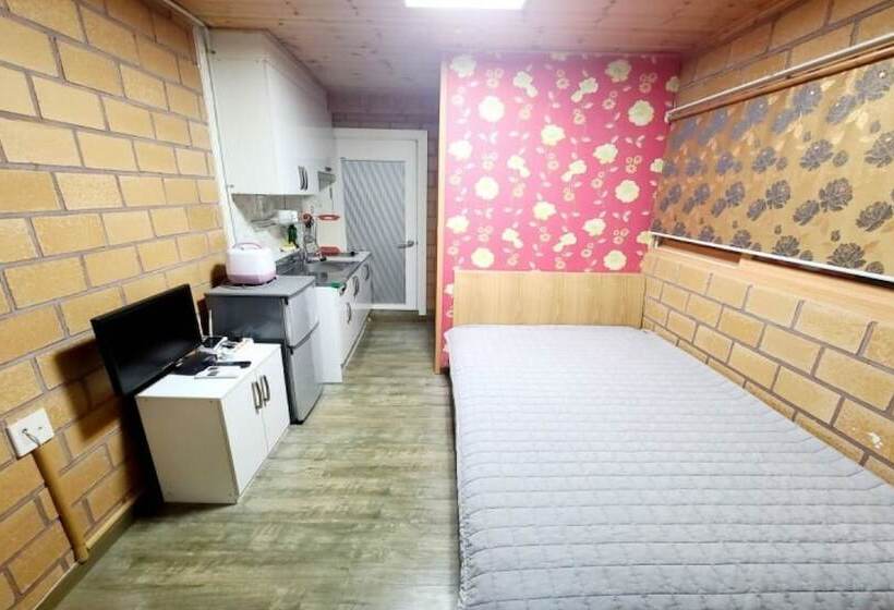 Номер Стандарт, Gapyeong Chorok Jeongwon Gyegok Dokchae Pension