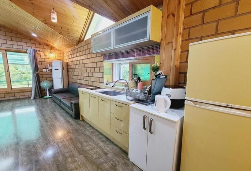 Номер Стандарт, Gapyeong Chorok Jeongwon Gyegok Dokchae Pension