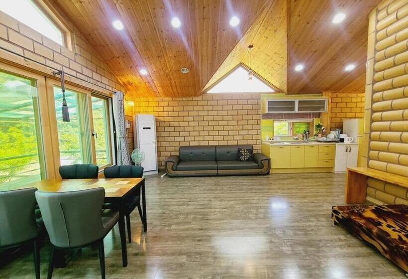 スタンダードルーム, Gapyeong Chorok Jeongwon Gyegok Dokchae Pension