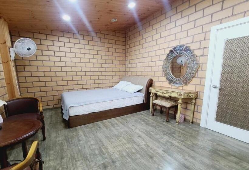 スタンダードルーム, Gapyeong Chorok Jeongwon Gyegok Dokchae Pension