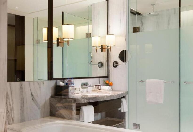Номер Клуб Кровать Кинг, Sheraton Grand Jakarta Gandaria City