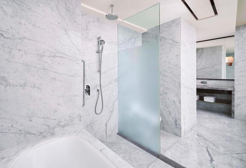 Люкс Клуб, Sheraton Grand Jakarta Gandaria City