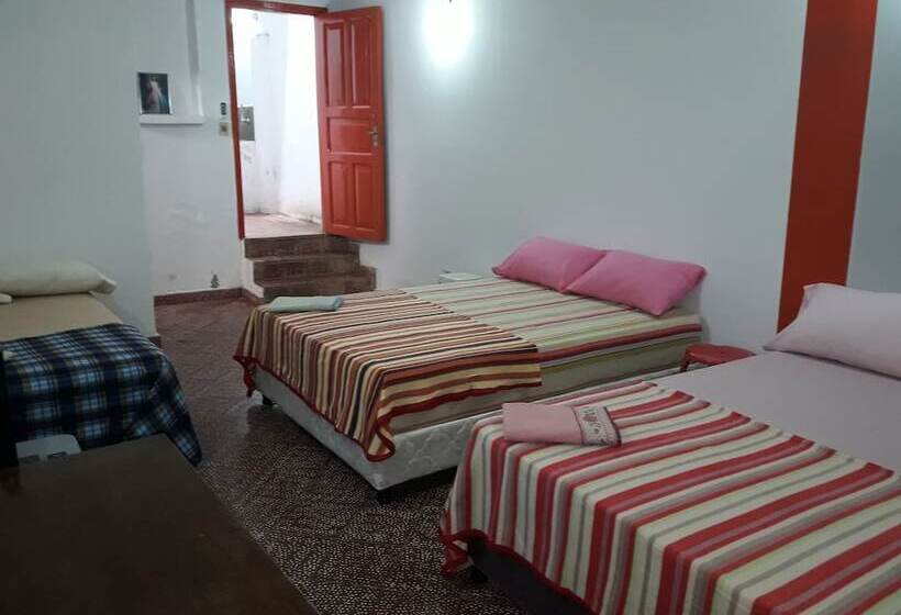 اتاق خانوادگی, Nueva Alborada Lodging House