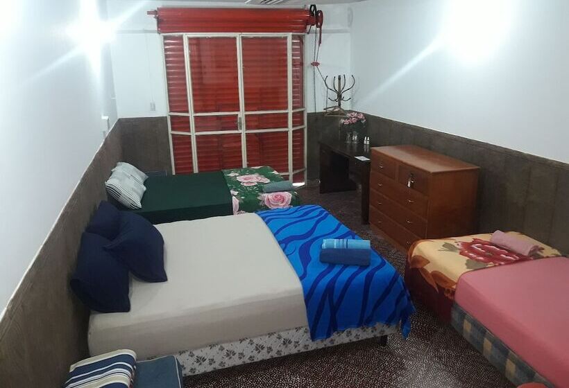 اتاق خانوادگی, Nueva Alborada Lodging House