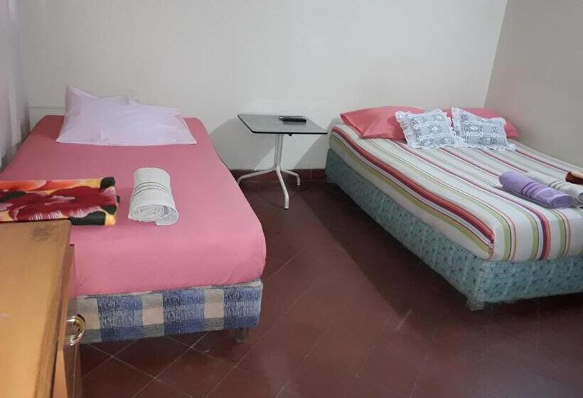اتاق استاندارد سه نفره, Nueva Alborada Lodging House