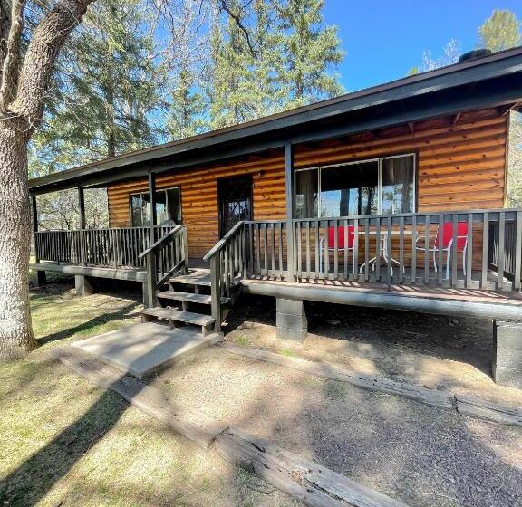 오두막, Lazy Oaks Resort