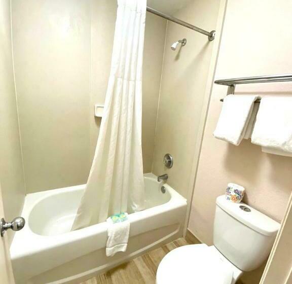 חדר דלוקס, Regency Inn