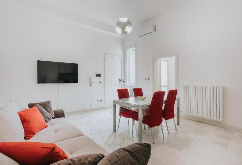 اتاق لوکس با وان آب گرم, B&b Nuovo Reale   Centro Storico