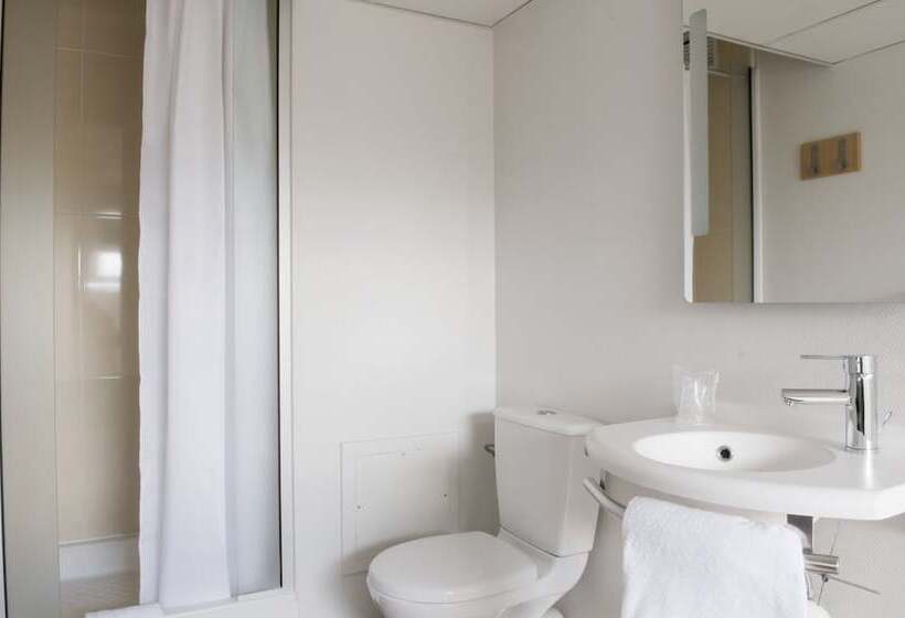Четырехместный Номер Стандарт, B&b Hotel Saint Quentin