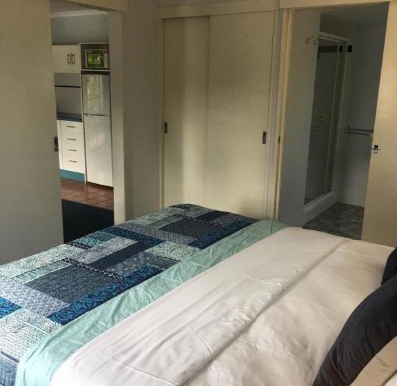 Апартаменты Deluxe 1 Спальня, Chez Noosa Resort Motel