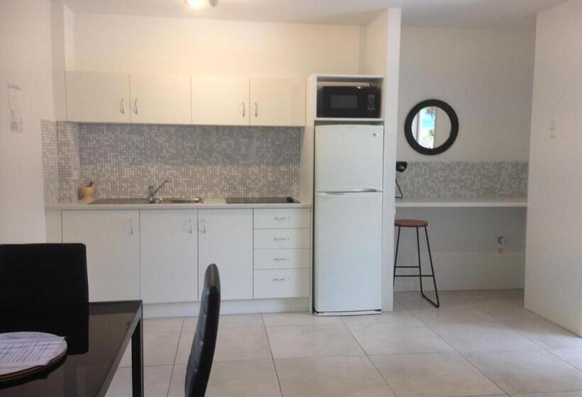 Апартаменты Deluxe 1 Спальня, Chez Noosa Resort Motel