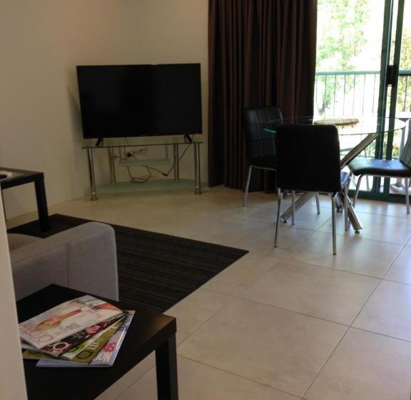 Апартаменты Deluxe 1 Спальня, Chez Noosa Resort Motel