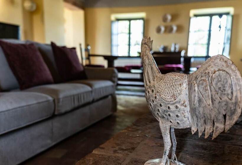 2-Bedroom Classic Apartment, La Pieve Marsina