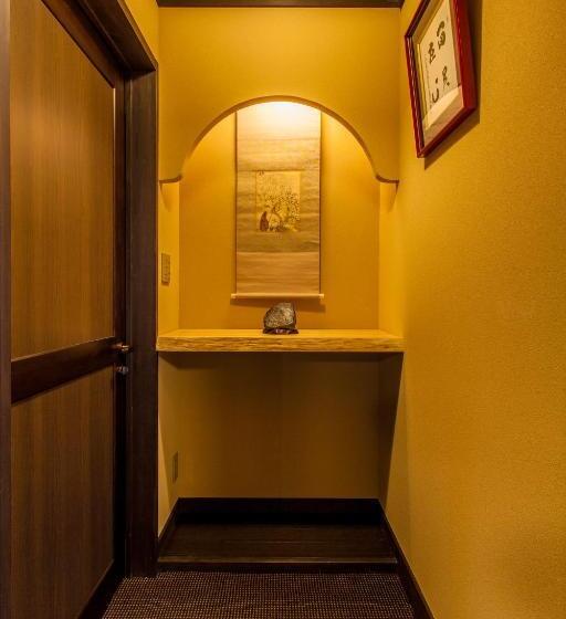اتاق خانوادگی, Ryokan Asunaro