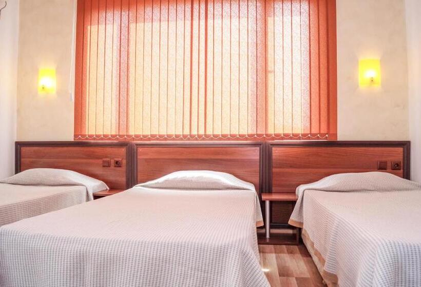 Номер Стандарт Трехместный, Chrystal Guest House