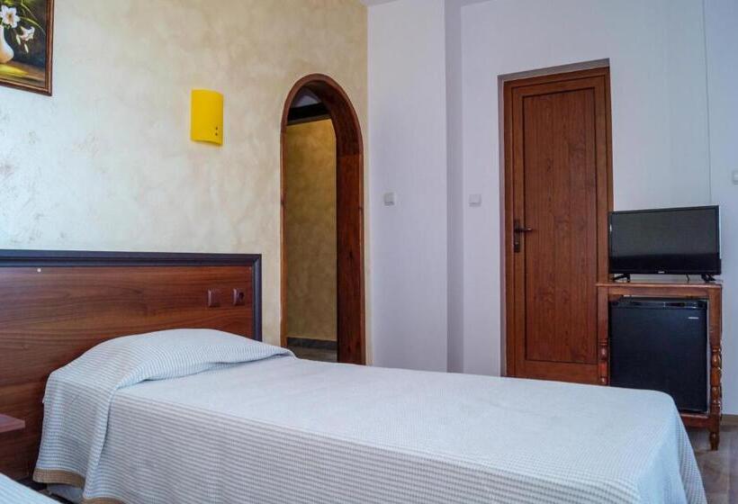 Апартаменты 2 Спальни, Chrystal Guest House