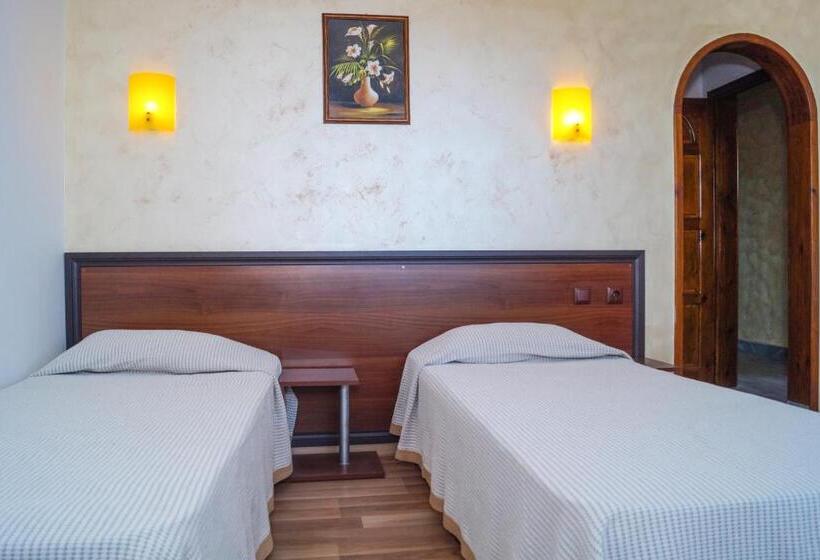 Апартаменты 2 Спальни, Chrystal Guest House