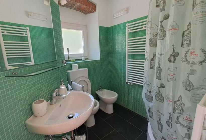 Трехместный Номер Стандарт с Балконом, B&b La Casina Rosa La Spezia