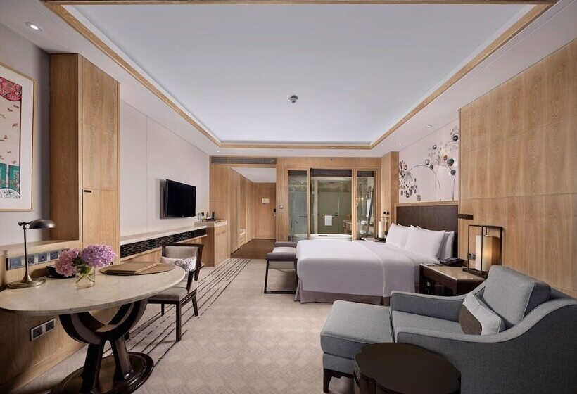 Номер Премиум Вид на Озеро, Hilton Dali Resort & Spa