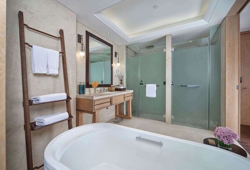 Номер Deluxe, Hilton Dali Resort & Spa