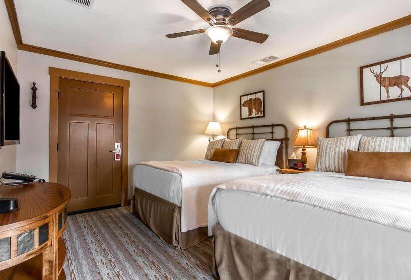 带2个双人床的标准工作室, Sierra Sky Ranch, Ascend Hotel Collection