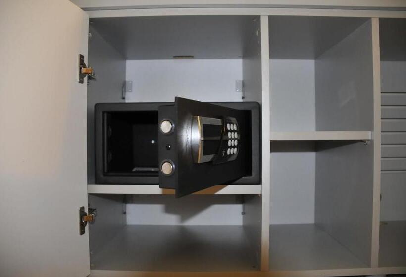 Camera Tripla Classica con Balcone, Verdi