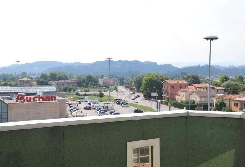 Camera Quadrupla Standard con Balcone, Verdi