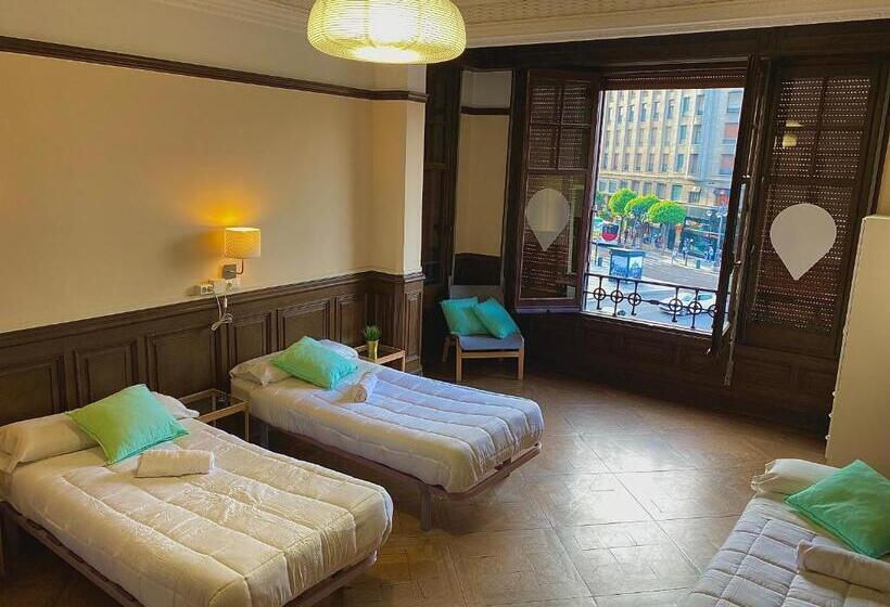 חדר סטנדרט לארבעה, Zentric Hostel