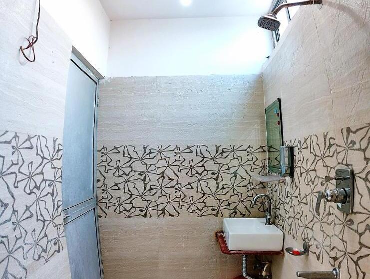 Номер Стандарт, Staymaker Madhuwan Heights