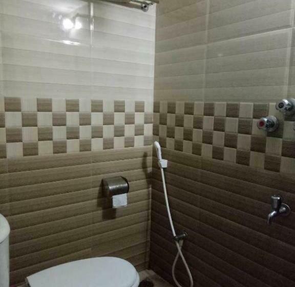 اتاق استاندارد یک نفره, Royal Living Hotel & Suites