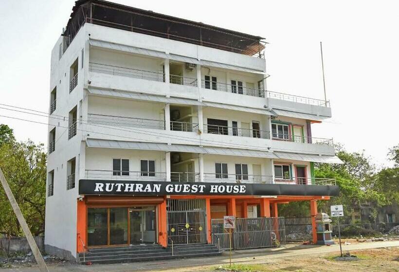 豪华房间, Ruthran Guest House