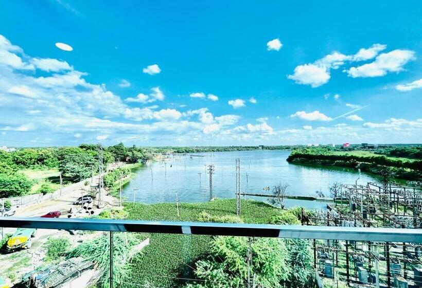 اتاق خانوادگی, Lake View Airport Zone