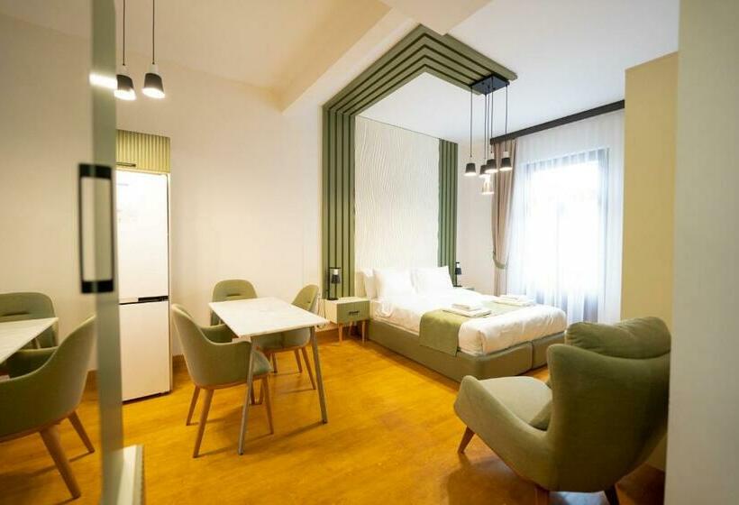 标准工作室, Monev Suites