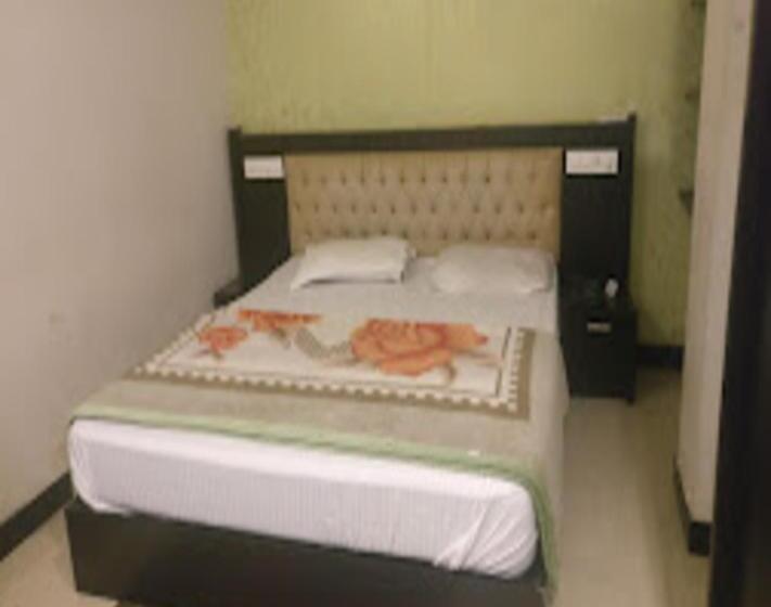 Полулюкс, Redbell Suites Residency