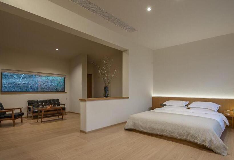 اتاق استاندارد با بالکن, Mountain And Autumn Homestay