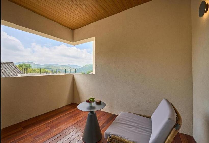 اتاق استاندارد با بالکن, Mountain And Autumn Homestay