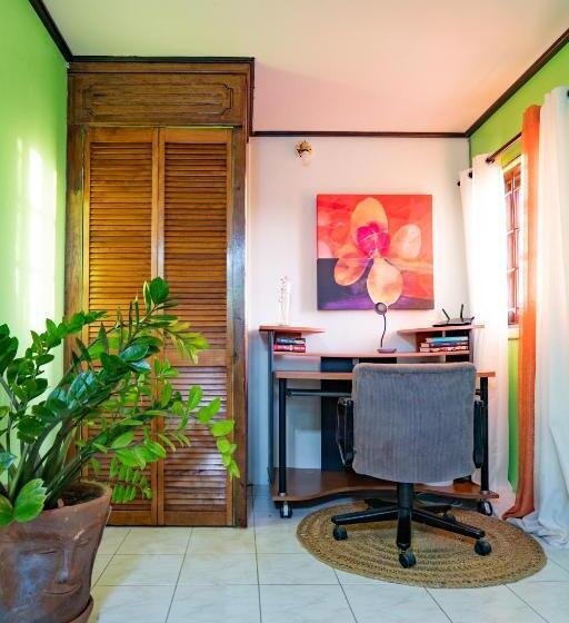 اتاق لوکس با بالکن و چشم‌انداز دریا, Blu Vista Cottages