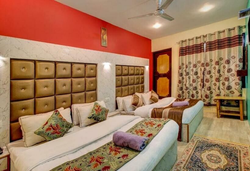اتاق کلاسیک چهارنفره, Royal Hameed