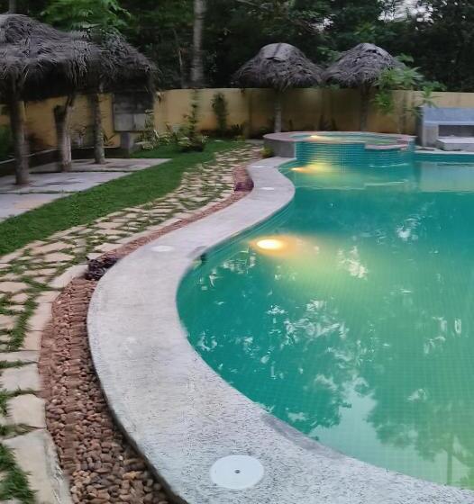 Люкс с Балконом, Marari Beach Bungalow Resort Alleppey