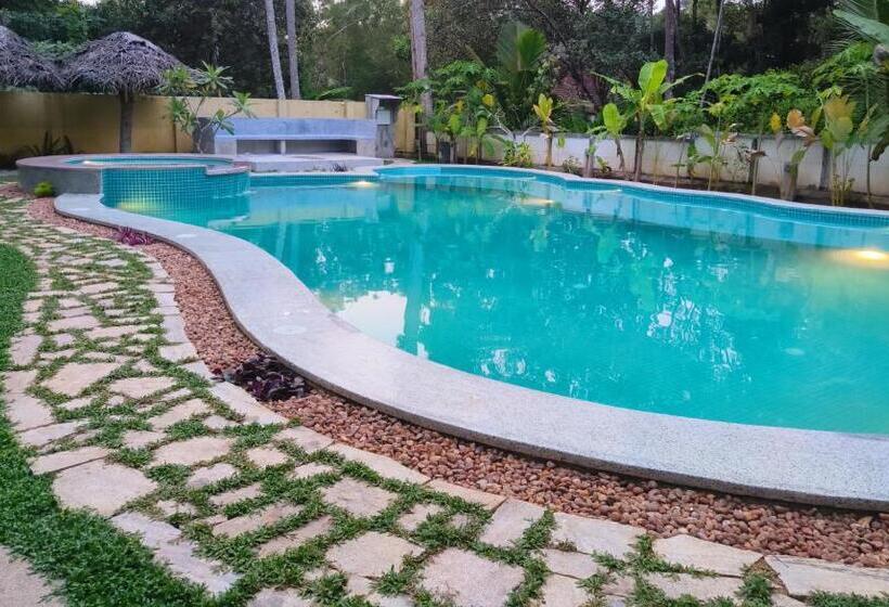 Трехместный Номер Superior, Marari Beach Bungalow Resort Alleppey
