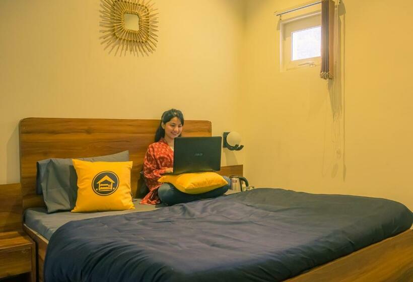 디럭스 룸, The Hosteller Jeolikote