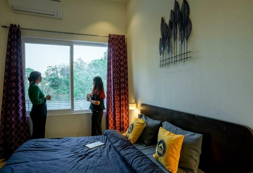 발코니 수피리어 룸, The Hosteller Jeolikote