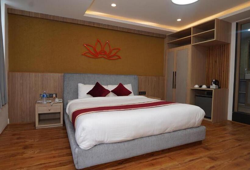 اتاق لوکس, Lotus Club Boutique