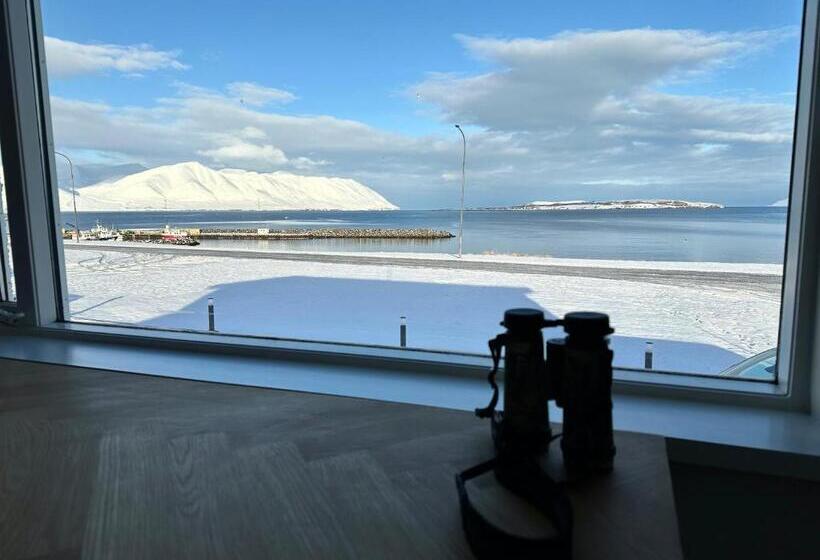 آپارتمان 1 خوابه با چشم‌انداز دریا, Waterfront Fjord House