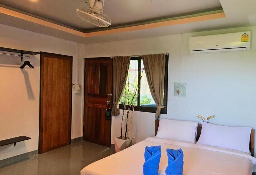 חדר סטנדרט עם מרפסת, Lanta Halabala Resort