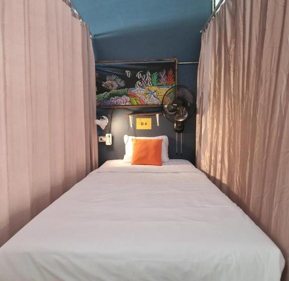 سرير فى غرفة مشتركه, Lemonade Boutique Inn