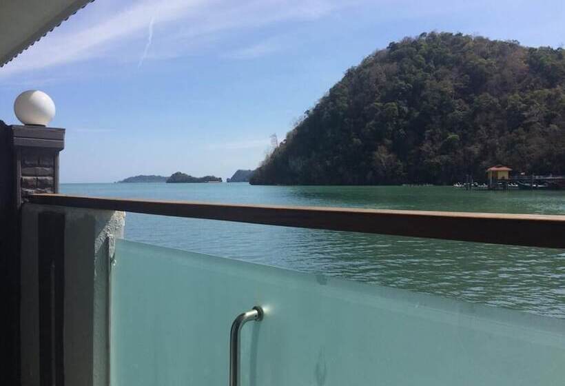 Triple Room Sea View, Penarak Bamboo Beach Motel