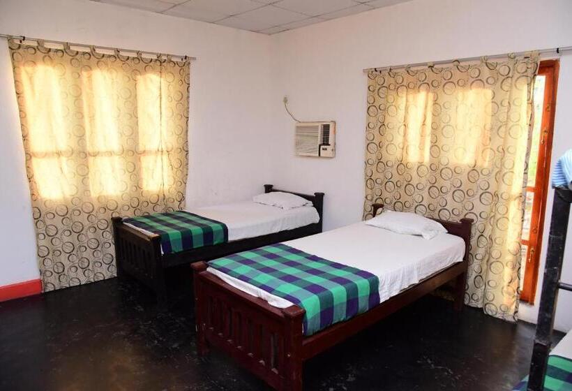 Трехместный Номер Стандарт Совместная Ванная, Airport Tourist Hostel